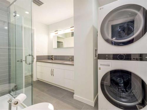 118 Mcgill Boulevard West, Lethbridge, AB - Indoor Photo Showing Laundry Room