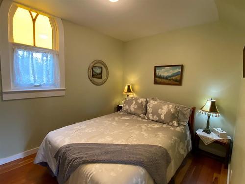 202 5 Street, Cowley, AB - Indoor Photo Showing Bedroom