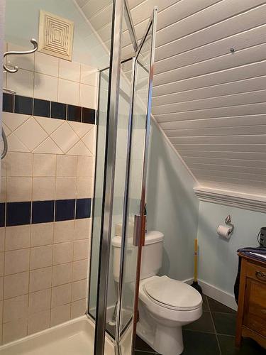 202 5 Street, Cowley, AB - Indoor Photo Showing Bathroom