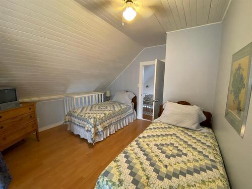 202 5 Street, Cowley, AB - Indoor Photo Showing Bedroom