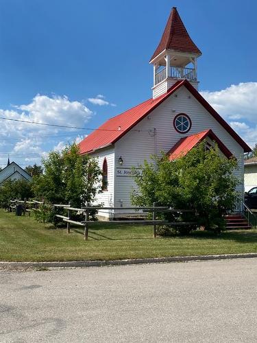 202 5 Street, Cowley, AB - Outdoor