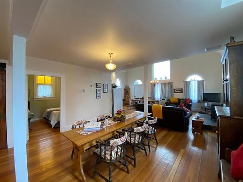 202 5 Street, Cowley, AB - Indoor Photo Showing Dining Room