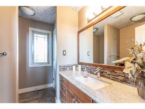 135 Stonecrest Point West, Lethbridge, AB - Indoor Photo Showing Bathroom