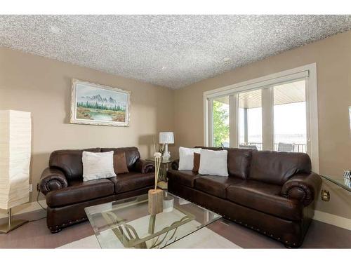 135 Stonecrest Point West, Lethbridge, AB - Indoor Photo Showing Living Room