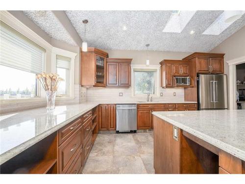 135 Stonecrest Point West, Lethbridge, AB - Indoor Photo Showing Kitchen With Upgraded Kitchen