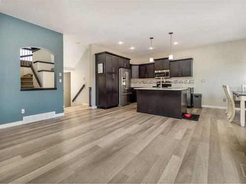 923 Maydell Palmer Vista North, Lethbridge, AB - Indoor Photo Showing Kitchen