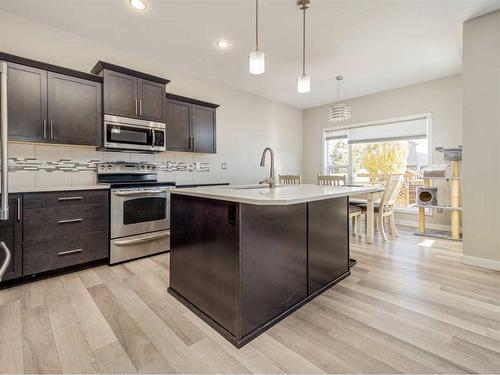 923 Maydell Palmer Vista North, Lethbridge, AB - Indoor Photo Showing Kitchen With Stainless Steel Kitchen With Upgraded Kitchen