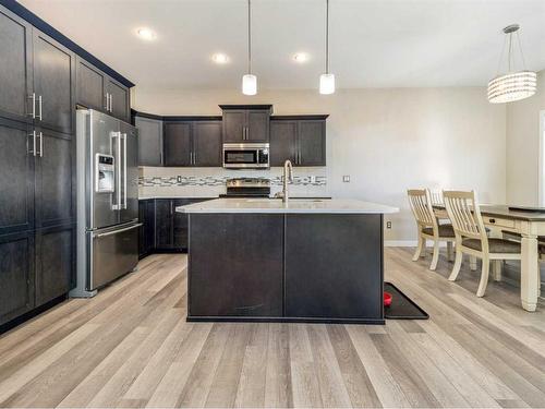 923 Maydell Palmer Vista North, Lethbridge, AB - Indoor Photo Showing Kitchen With Stainless Steel Kitchen With Upgraded Kitchen