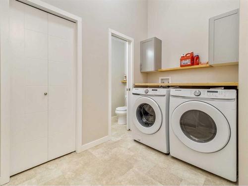 923 Maydell Palmer Vista North, Lethbridge, AB - Indoor Photo Showing Laundry Room