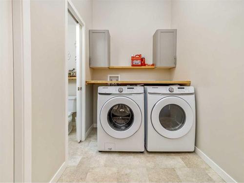 923 Maydell Palmer Vista North, Lethbridge, AB - Indoor Photo Showing Laundry Room