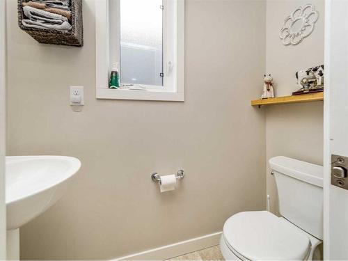 923 Maydell Palmer Vista North, Lethbridge, AB - Indoor Photo Showing Bathroom