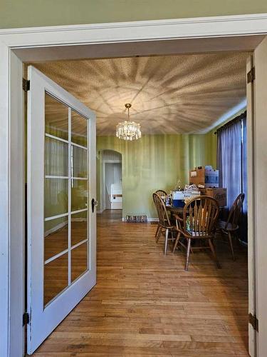 804 8 Avenue South, Lethbridge, AB - Indoor Photo Showing Dining Room