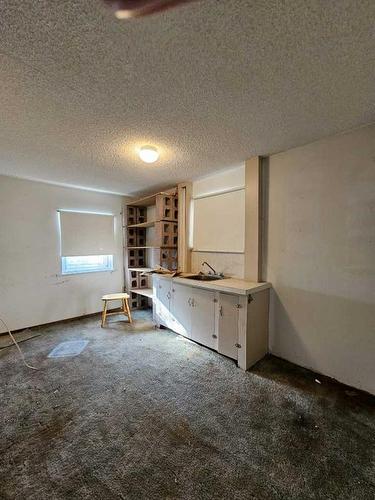 804 8 Avenue South, Lethbridge, AB - Indoor Photo Showing Other Room