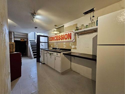 1138 Great Lakes Road South, Lethbridge, AB - Indoor Photo Showing Kitchen