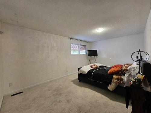 1138 Great Lakes Road South, Lethbridge, AB - Indoor Photo Showing Bedroom