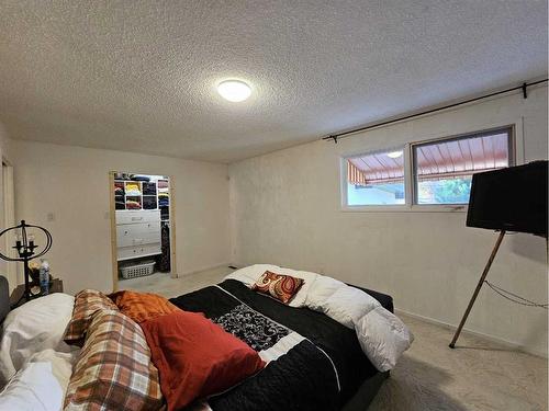 1138 Great Lakes Road South, Lethbridge, AB - Indoor Photo Showing Bedroom