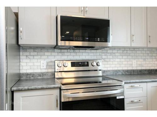 137 3Rd Street South, Picture Butte, AB - Indoor Photo Showing Kitchen