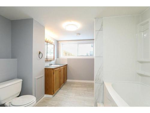 137 3Rd Street South, Picture Butte, AB - Indoor Photo Showing Bathroom