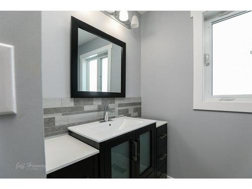 137 3Rd Street South, Picture Butte, AB - Indoor Photo Showing Bathroom