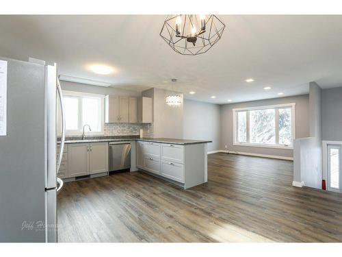 137 3Rd Street South, Picture Butte, AB - Indoor Photo Showing Kitchen