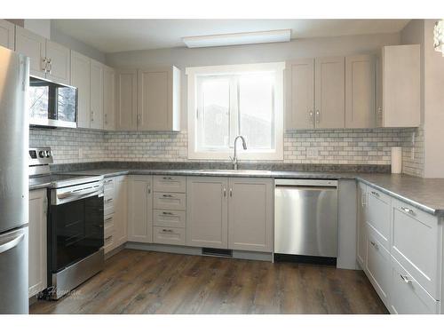 137 3Rd Street South, Picture Butte, AB - Indoor Photo Showing Kitchen