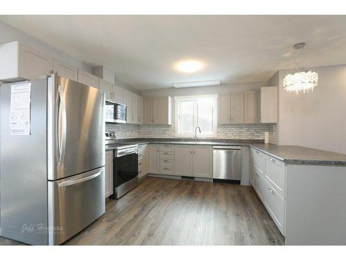 137 3Rd Street South, Picture Butte, AB - Indoor Photo Showing Kitchen With Upgraded Kitchen