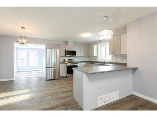 137 3Rd Street South, Picture Butte, AB - Indoor Photo Showing Kitchen