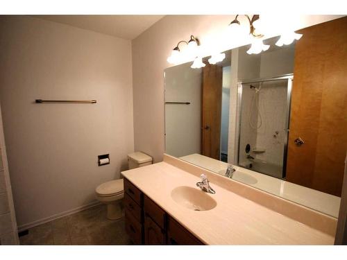 2502 22 Avenue South, Lethbridge, AB - Indoor Photo Showing Bathroom