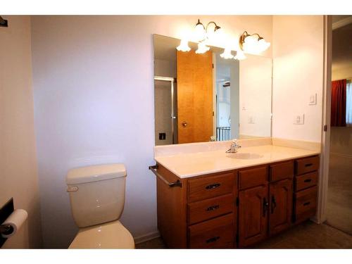 2502 22 Avenue South, Lethbridge, AB - Indoor Photo Showing Bathroom