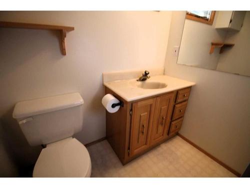 2502 22 Avenue South, Lethbridge, AB - Indoor Photo Showing Bathroom