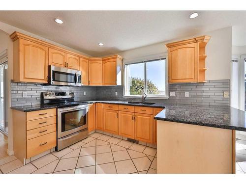 84 Canyon Boulevard West, Lethbridge, AB - Indoor Photo Showing Kitchen With Stainless Steel Kitchen