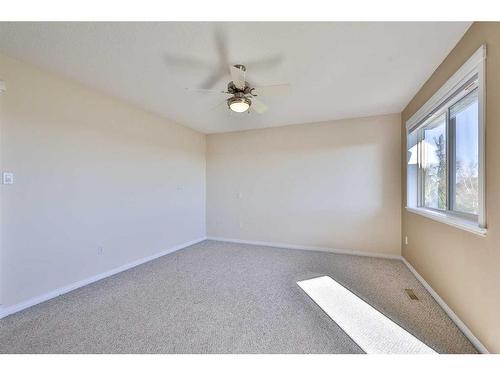 84 Canyon Boulevard West, Lethbridge, AB - Indoor Photo Showing Other Room