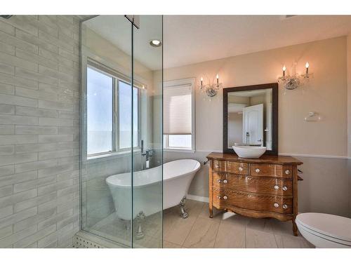 84 Canyon Boulevard West, Lethbridge, AB - Indoor Photo Showing Bathroom