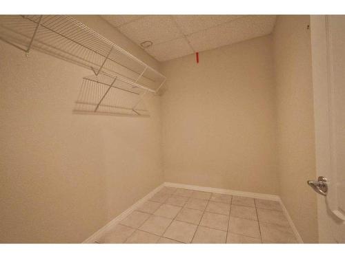 84 Canyon Boulevard West, Lethbridge, AB - Indoor