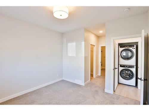 1-18 Riverford Close West, Lethbridge, AB - Indoor Photo Showing Laundry Room