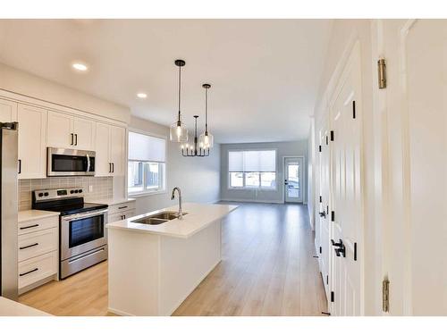 1-18 Riverford Close West, Lethbridge, AB - Indoor Photo Showing Kitchen With Double Sink With Upgraded Kitchen