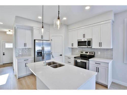 1-18 Riverford Close West, Lethbridge, AB - Indoor Photo Showing Kitchen With Double Sink With Upgraded Kitchen