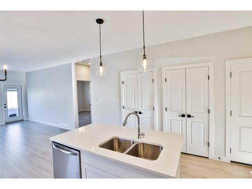 1-18 Riverford Close West, Lethbridge, AB - Indoor Photo Showing Kitchen With Double Sink