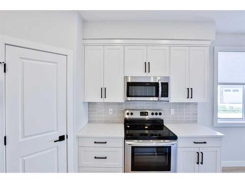 1-18 Riverford Close West, Lethbridge, AB - Indoor Photo Showing Kitchen