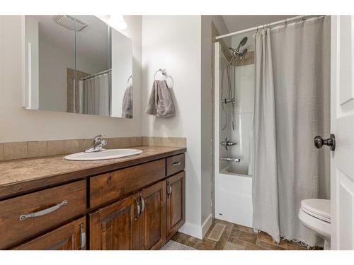 402 10A Street, Nobleford, AB - Indoor Photo Showing Bathroom