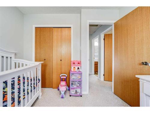 30 Purdue Court West, Lethbridge, AB - Indoor Photo Showing Bedroom