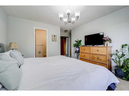 30 Purdue Court West, Lethbridge, AB - Indoor Photo Showing Bedroom