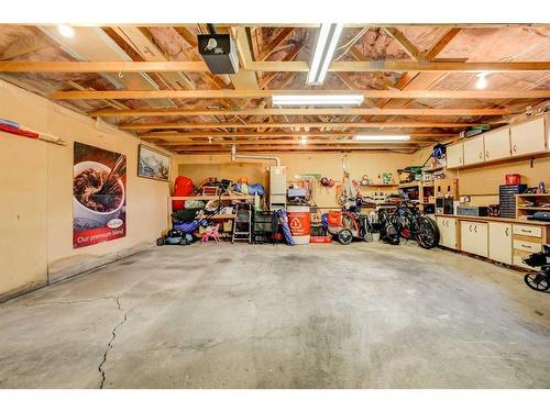 30 Purdue Court West, Lethbridge, AB - Indoor Photo Showing Garage