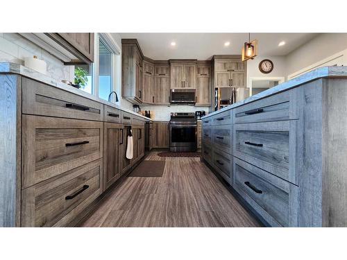 37 Quarry Bank Road, Raymond, AB - Indoor Photo Showing Kitchen