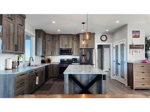 37 Quarry Bank Road, Raymond, AB - Indoor Photo Showing Kitchen With Upgraded Kitchen