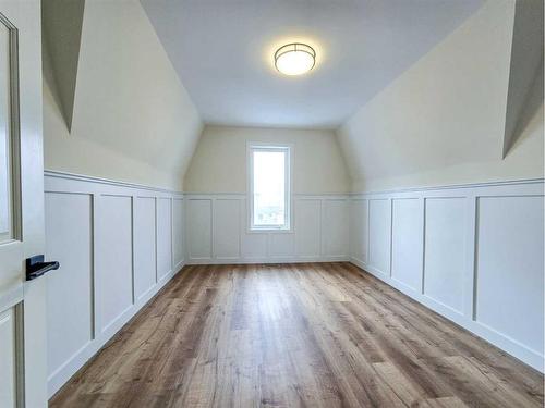 215 Dufferin Street, Granum, AB - Indoor Photo Showing Other Room