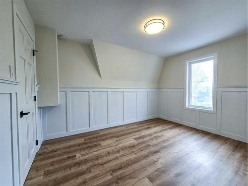 215 Dufferin Street, Granum, AB - Indoor Photo Showing Other Room