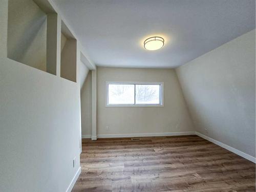 215 Dufferin Street, Granum, AB - Indoor Photo Showing Other Room