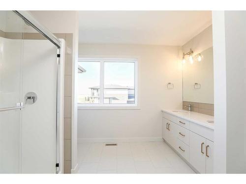 1153 Abitibi Road West, Lethbridge, AB - Indoor Photo Showing Bathroom