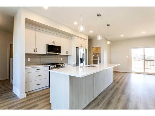 1153 Abitibi Road West, Lethbridge, AB - Indoor Photo Showing Kitchen With Upgraded Kitchen